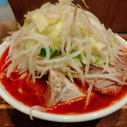 赤いラーメン