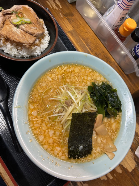 「ネギラーメン(味噌) 900円　ミニ日替わり丼　350円」@ニューラーメンショップ 桶川店の写真
