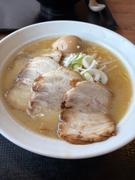 「白味噌チャーシュー麺　味玉トッピ」@伝丸 浜松西IC店の写真
