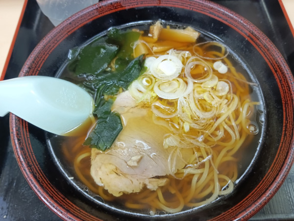 「醤油ラーメン（¥430）」@梅もと ヤエチカ店の写真