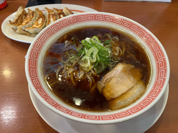 「【限定】郡山ブラック 素ラーメン餃子セット 500円」@幸楽苑 田無店の写真