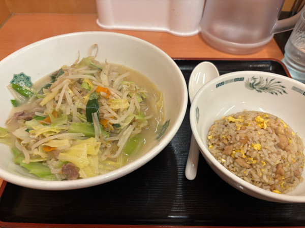 「野菜たっぷりタンメン　半チャセット」@日高屋 三鷹南口中央通店の写真