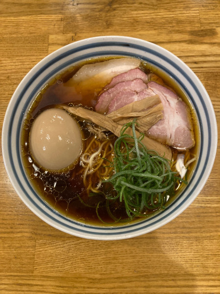 「ラーメン（醤油）　味付け玉子」@ROOSTERの写真
