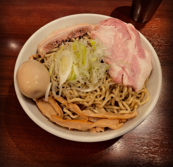 「油そば(400g)＋味玉」@自家製麺 結び 国分町店の写真