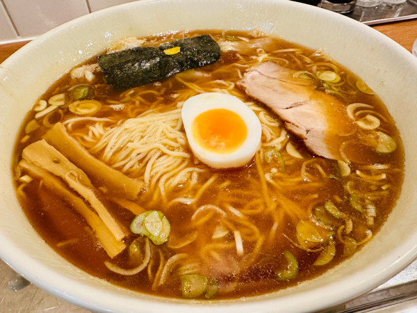 「ワンタン麺(大)【1350円】」@昭島 大勝軒の写真