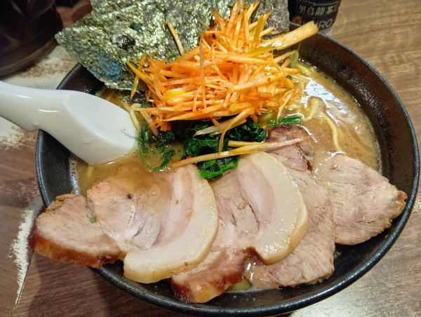 「ネギチャーシュー麺大盛　ライス」@麺達 うま家の写真