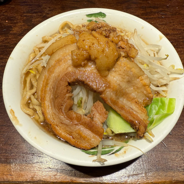 「ラーメン　中」@ラーメン 雷 東京本丸店の写真