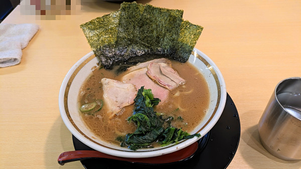 「ラーメン」@王道家直伝 との丸家 越谷店の写真