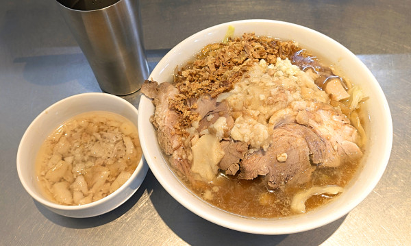 「ラーメン+フライドオニオン+つけあぶら」@夢の一歩 蕨店の写真