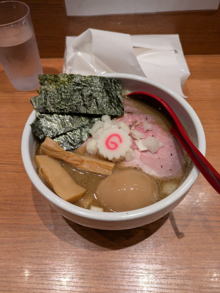 「煮干し中華そば」@煮干中華そば 鈴蘭 新宿店の写真