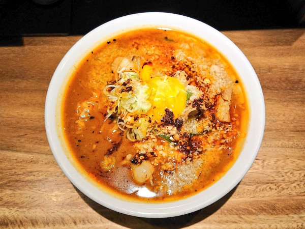 「本日の創作麺「背脂たっぷりニラスタ麻婆麺」＋国産ホルモン」@Zweiter Lädenの写真