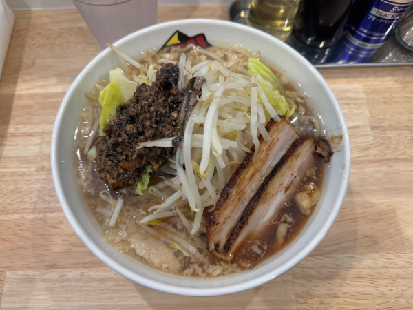 「黒肉脂ラーメン普通盛170g(ニンニク少なめ) 970円」@男坂ぶ太郎の写真