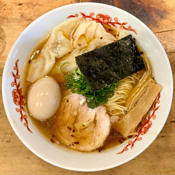 「雲呑入り醤油ソバ ¥1,250 浅野さん家の卵 ¥200」@ラーメン専門店 なんぞの写真