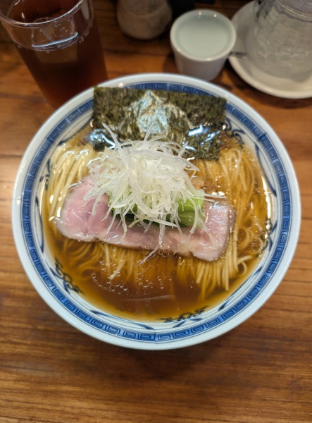 「鶏と魚介の醤油らーめん」@アメノオトの写真