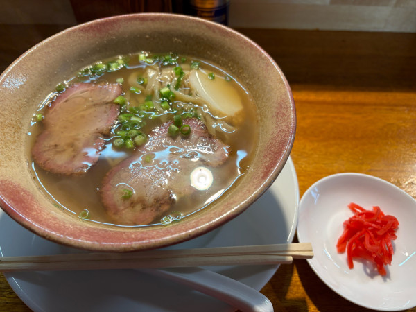 「沖縄そば800円」@読谷朝そば まるつの写真