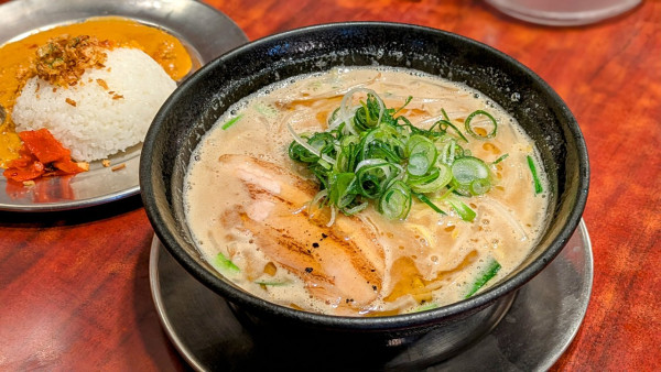 「豚骨みそラーメン＋ミニカレー（980円＋380円）」@豚骨ラーメン じゃぐら 高円寺店の写真