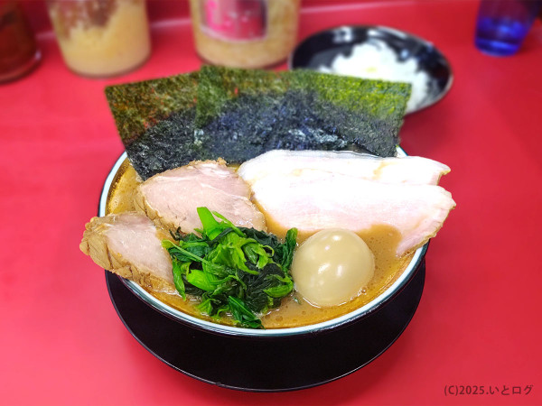 「愛盛りチャーシュー麺 大盛（＋味玉子）」@家系ラーメン 王道 いしいの写真