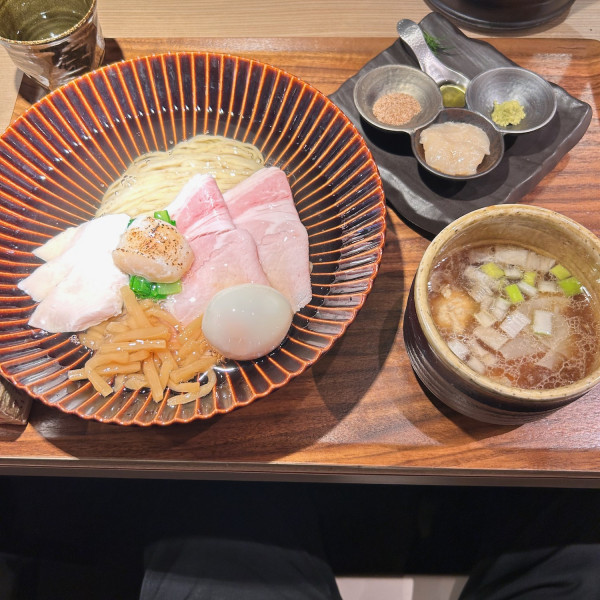 『特製』帆立の昆布水つけ麺 黒【醤油】（1700円）