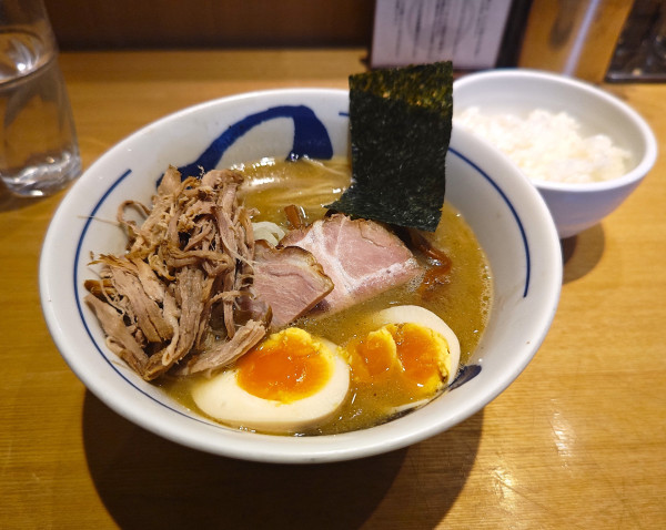 「濃厚豚崩らーめん+白めし」@つじ田 秋葉原店の写真
