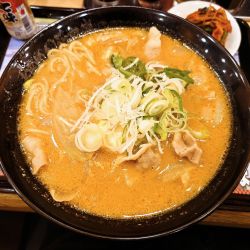 とん汁ラーメンたちばな＋富山ブラックカレー