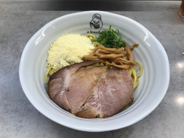 「油そば（大盛り）880円＋クーポンパルメザンチーズ」@麺堂 油印の写真