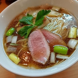 「鴨だし醤油ラーメン　980円」@麺堂にしき 池袋西口店の写真