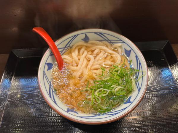 「かけうどん（並盛）420円」@丸亀製麺 イーサイト高崎店の写真