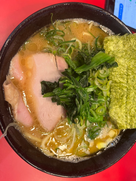 「らーめん900円＋九条ねぎ100円」@らーめん 谷瀬家 新橋店の写真