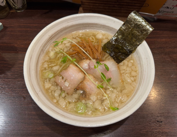 「鯛煮干しセアブラ白醤油そば（手もみ太ちぢれ麺）他」@中華そば 東京ぐれっちの写真
