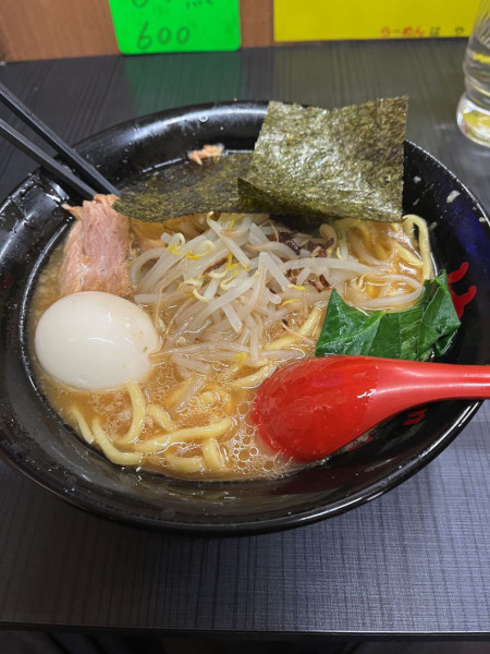 「特製ラーメン８００円」@ホープ背油らーめん はやぶさの写真