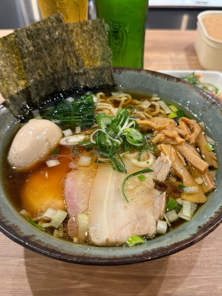 「霧島鶏特製醤油そば」@自家製麺250の写真