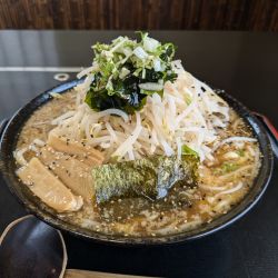 しょうゆとんこつ大盛（にく、卵なし）600円