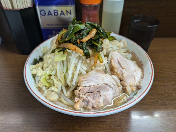 「小ラーメン（全まし）＋ニラキムチ」@ラーメン二郎 横浜関内店の写真