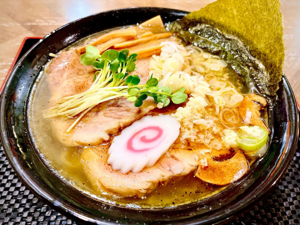 「くろラーメン（800円）、焼豚（CP）」@らーめん屋 くろちゃんの写真