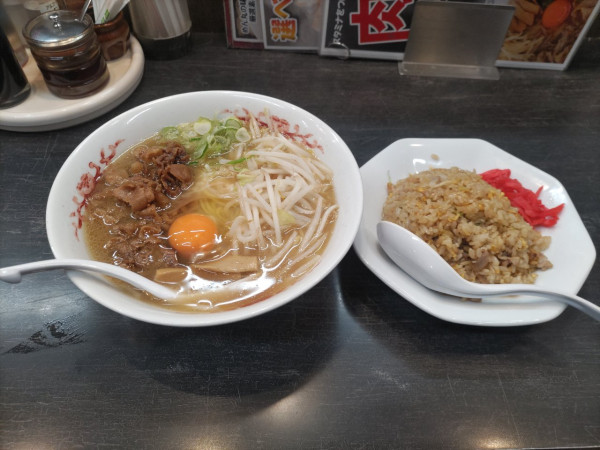 「肉そば＋半チャセット」@ラーメンめん丸の写真