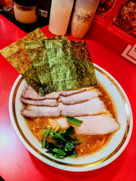 「燻製チャーシュー麺」@横濱ラーメン 裏野中家 西川口店の写真