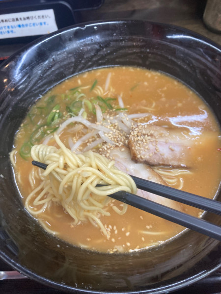 「味噌豚骨ラーメン790 半ちゃんセット300」@ラーメン本舗 珍豚香 祇園店の写真