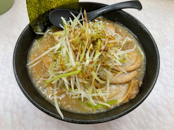 「豚骨醤油ネギチャーシューめん」@関東風とんこつらーめん 五衛門 谷田部店の写真