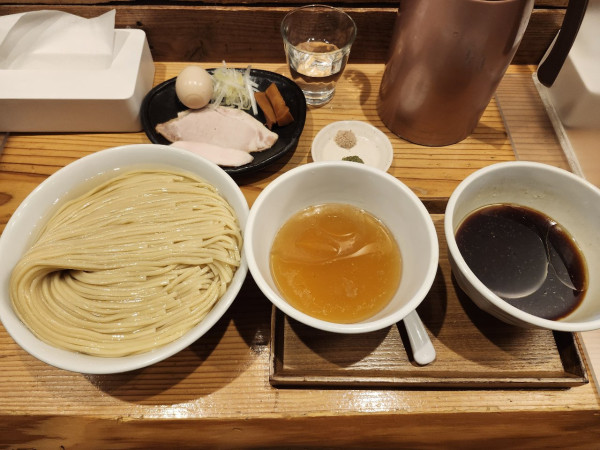 「つけ麺(500g)+藻塩とワサビ+味玉」@麺屋鈴春の写真