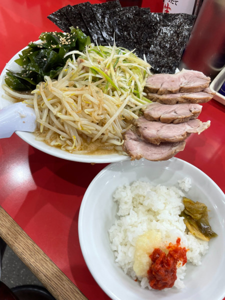 「ねぎチャーシュー+みそ味変更+ネギW+のり+半ライス+ワカメ」@ラーメン かいざん 新小岩店の写真