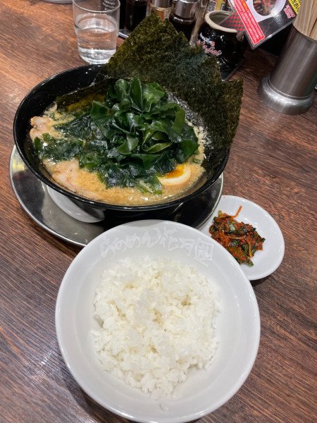 「嵐げんこつらぁめん＋のり＋ワカメ」@らあめん花月嵐 西葛西メトロセンター店の写真