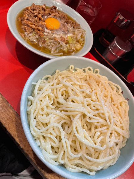 「チャーシューやさいつけそば+生卵+特盛」@丸長 目白店の写真