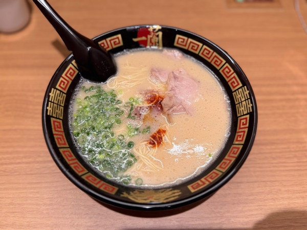 「天然とんこつラーメン(タレ2倍､麺かため)1080円」@一蘭 池袋駅前店の写真
