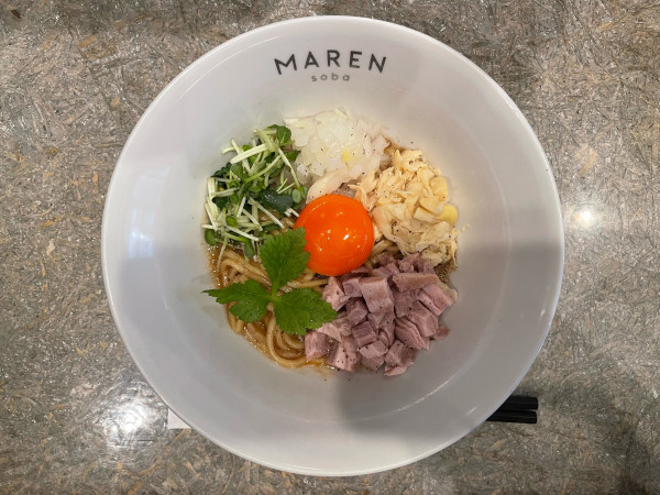 「しょうゆまぜそば」@soba MAREN 渋谷店の写真