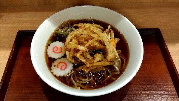 「天ぷらそば（６５０円）」@十割蕎麦 さがたに 田町店の写真