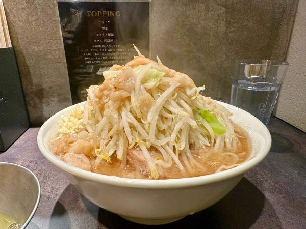 「ラーメン少なめ＋豚増1枚＋生卵」@Hi-Fat Noodle BUTCHER’Sの写真