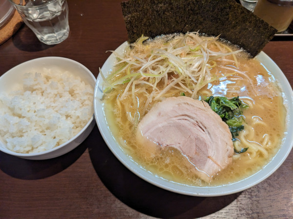 「ラーメン＋ライス＋味付ネギ」@横浜家系らーめん いずみ家の写真