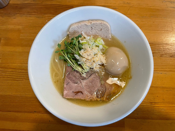 「塩鶏そば(¥1,100) 旨赤玉子(¥200)」@馬鹿坊の写真