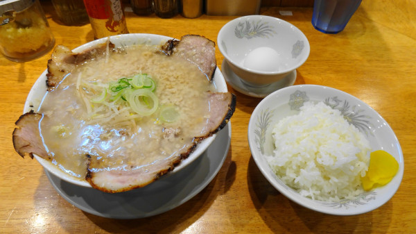 「チャーシューメンセット（1,400円）背脂多め」@ラーメン あらしんの写真