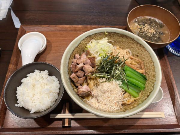 「白流の油そば(鯛&ワサビ)定食 1580円」@麺切り 白流の写真